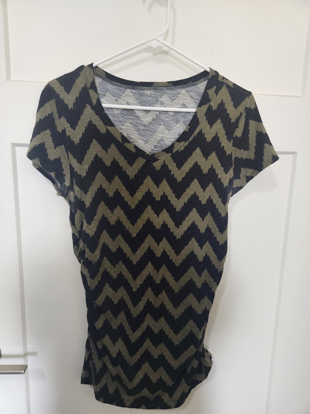 Women's V-Neck Top in Olive and Navy-Cinched Waist Size M
